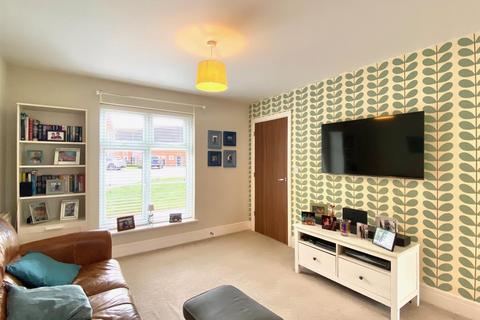8 Tailor Close, Scholes, Cleckheaton, BD19 6AT