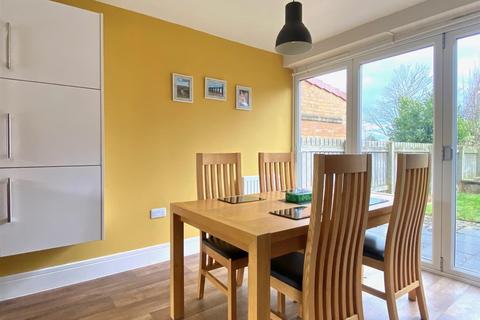 8 Tailor Close, Scholes, Cleckheaton, BD19 6AT
