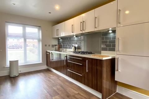 8 Tailor Close, Scholes, Cleckheaton, BD19 6AT