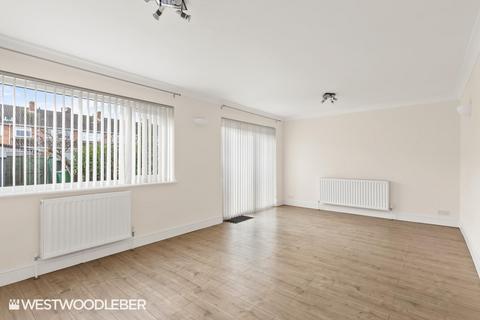 17 Caxton Road, Hoddesdon, EN11 9PD