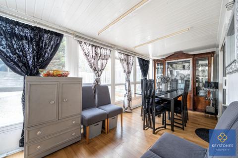 12 Dunster Close, Romford, RM5 3AT
