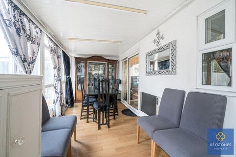 12 Dunster Close, Romford, RM5 3AT