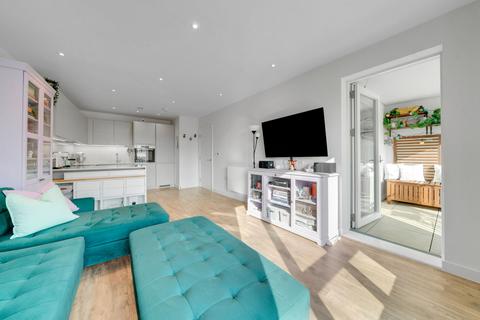 2 bedroom apartment for sale, Seven Sisters Road, London N7