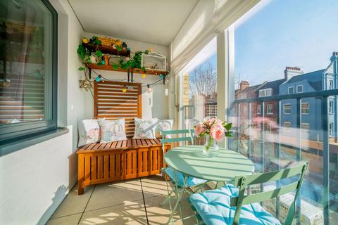 2 bedroom apartment for sale, Seven Sisters Road, London N7