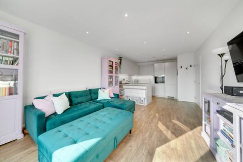 2 bedroom apartment for sale, Seven Sisters Road, London N7