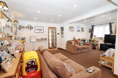 2 bedroom end of terrace house for sale, Stratfield Road, Borehamwood