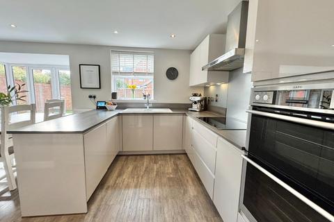 4 bedroom detached house for sale, Symmonds Close, Wilmslow