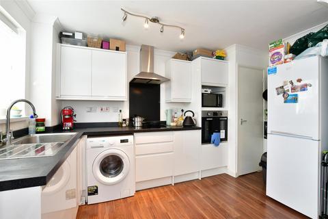 1 bedroom ground floor flat for sale, High Road, Romford RM6