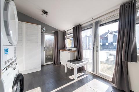 43 Hampton Crescent, Gravesend, DA12 4JD