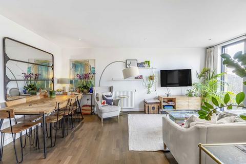 3 bedroom flat for sale, Gibbs Lane, London E2