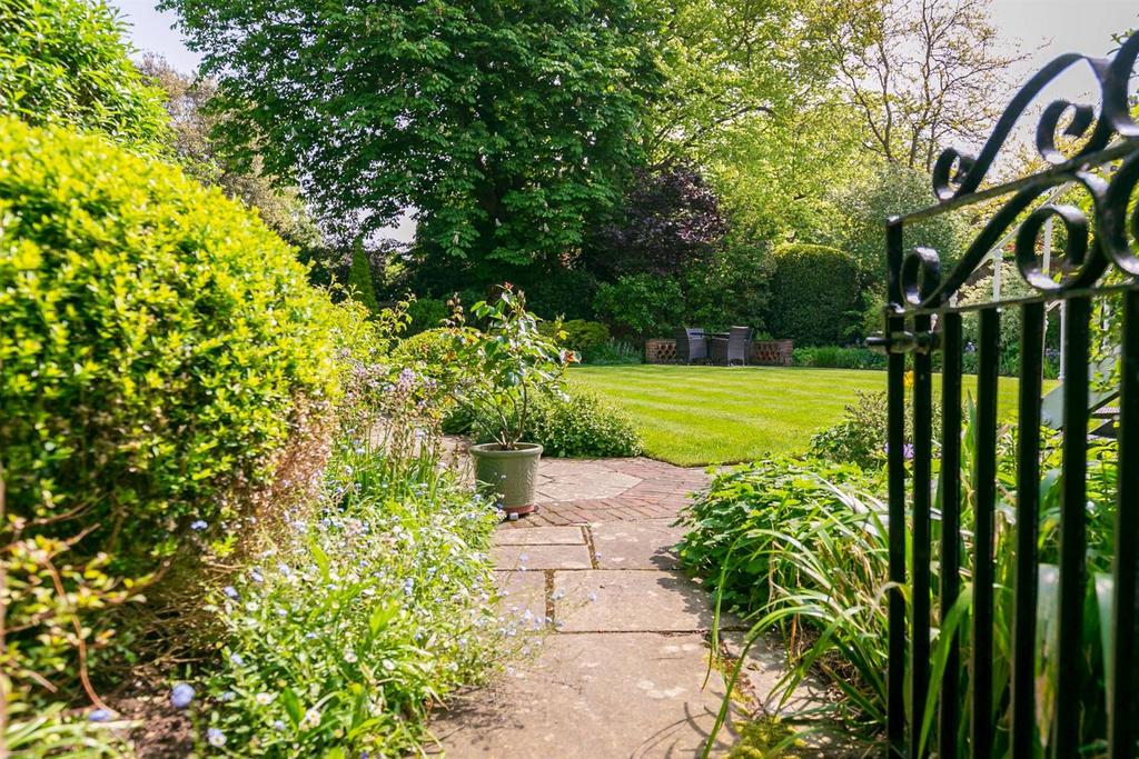 19 Austen Road-22-1920.jpg