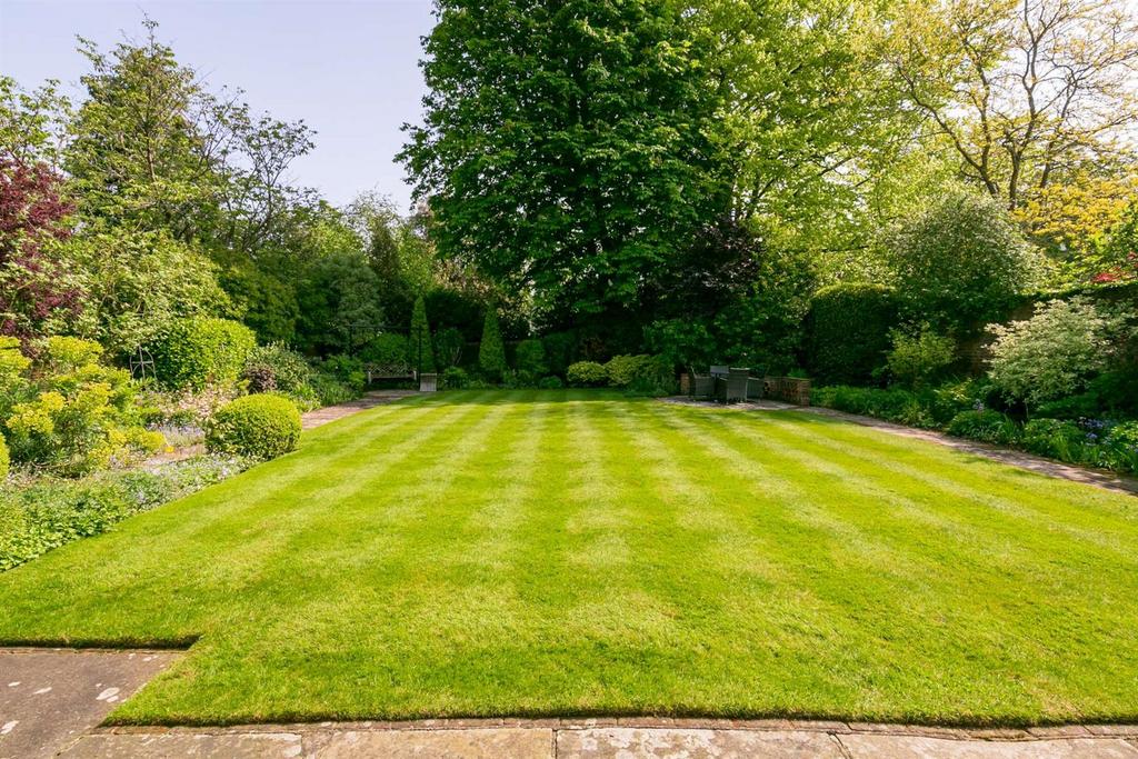 19 Austen Road-14-1920.jpg