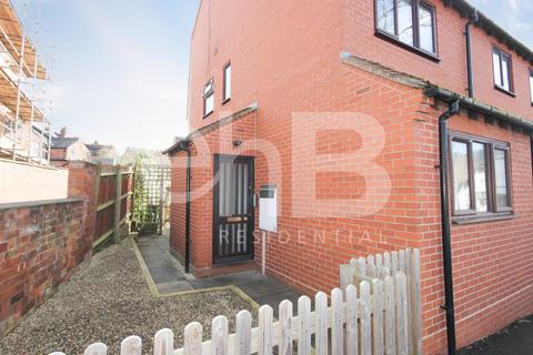 2 bedroom maisonette to rent, Victoria Mews, Warwick