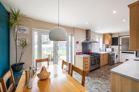 8 Ashdown Road, Reigate, RH2 7QW