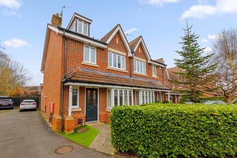 3 bedroom semi-detached house for sale, Meath Gardens, Horley, Surrey, RH6