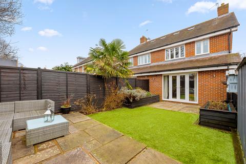 3 bedroom semi-detached house for sale, Meath Gardens, Horley, Surrey, RH6