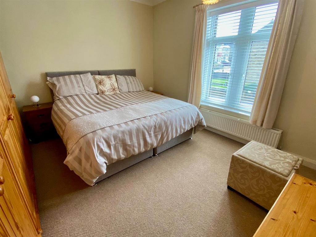 Bed 1.jpg