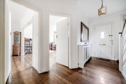 15 Poynings Way, London, N12 7LP
