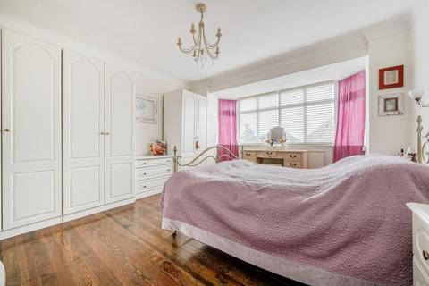 15 Poynings Way, London, N12 7LP