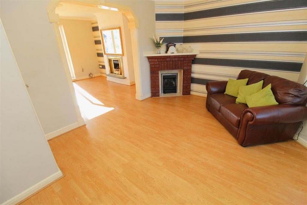 Lounge1b.JPG