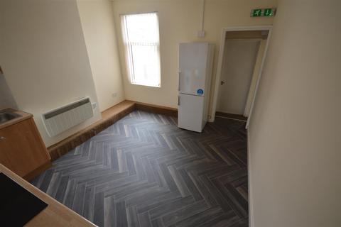 Studio to rent, Cranmer Street, Leicester