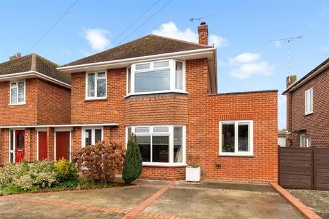 16 The Strand, Goring By Sea, Worthing, BN12 6DN