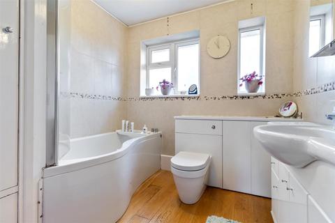 16 The Strand, Goring By Sea, Worthing, BN12 6DN