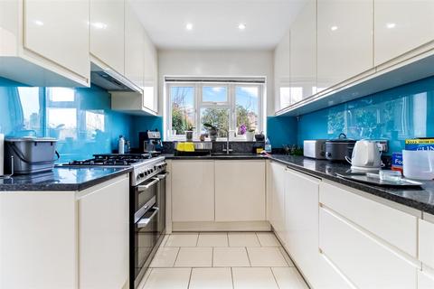 16 The Strand, Goring By Sea, Worthing, BN12 6DN
