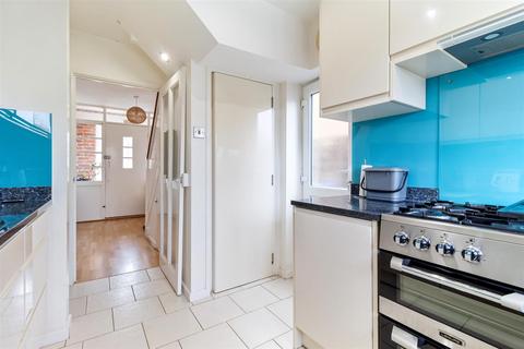 16 The Strand, Goring By Sea, Worthing, BN12 6DN