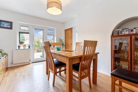 16 The Strand, Goring By Sea, Worthing, BN12 6DN