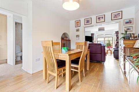 16 The Strand, Goring By Sea, Worthing, BN12 6DN