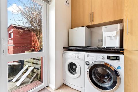 16 The Strand, Goring By Sea, Worthing, BN12 6DN