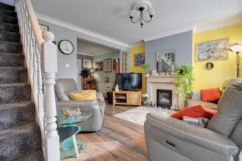 2 bedroom house for sale, Wold Road, Hull
