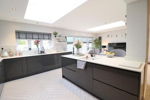 5 bedroom detached house for sale, Pound Lane North, Laindon, Basildon, Essex, SS15