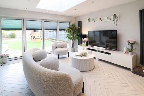 5 bedroom detached house for sale, Pound Lane North, Laindon, Basildon, Essex, SS15