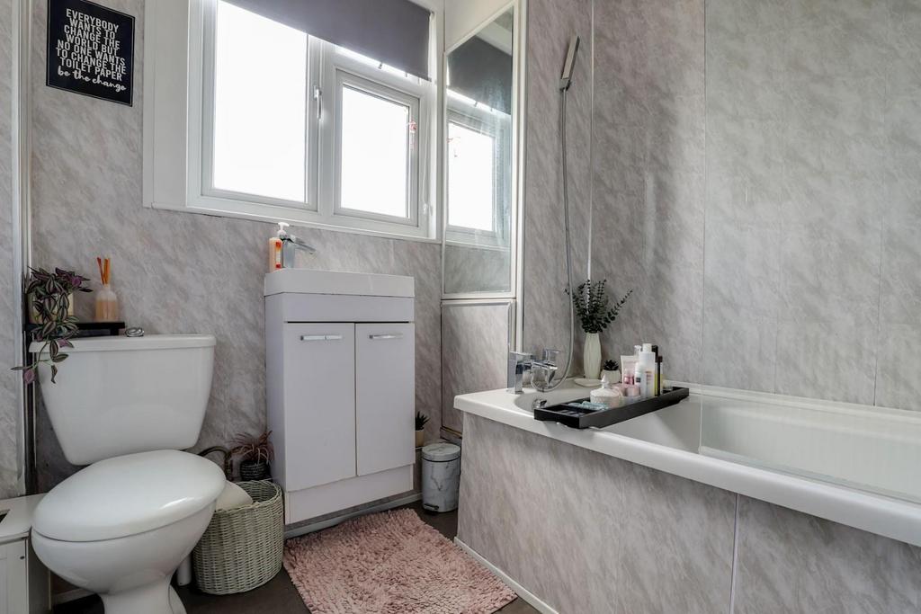 15-b903 JHProp Wpen - 25 Warwick Road - 43-medium.jp