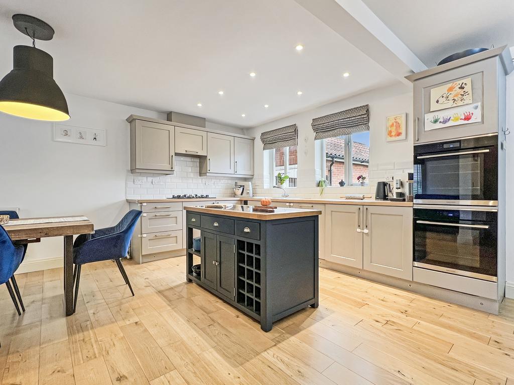 Kitchen/Dining Breakfast Room