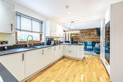 11 Bayview, Torryburn, Dunfermline, KY12 8SW