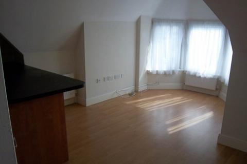 2 bedroom flat to rent, Cobham Road, Westcliff On Sea