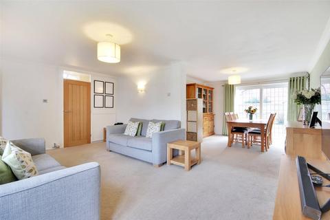 54 Fairlight Cross, Longfield, DA3 7JD