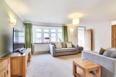 54 Fairlight Cross, Longfield, DA3 7JD