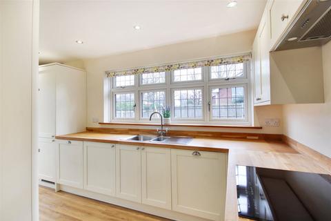54 Fairlight Cross, Longfield, DA3 7JD