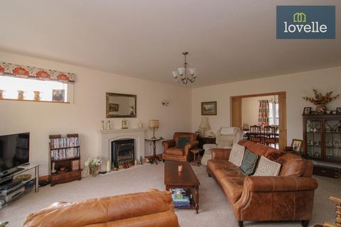 15 Grove Lane, Waltham, Grimsby, DN37 0HD