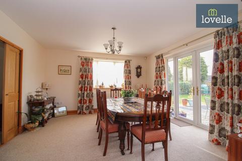 15 Grove Lane, Waltham, Grimsby, DN37 0HD