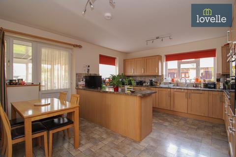 15 Grove Lane, Waltham, Grimsby, DN37 0HD