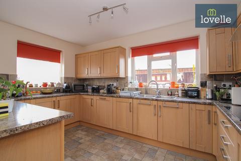 15 Grove Lane, Waltham, Grimsby, DN37 0HD