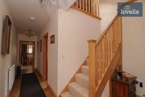 15 Grove Lane, Waltham, Grimsby, DN37 0HD
