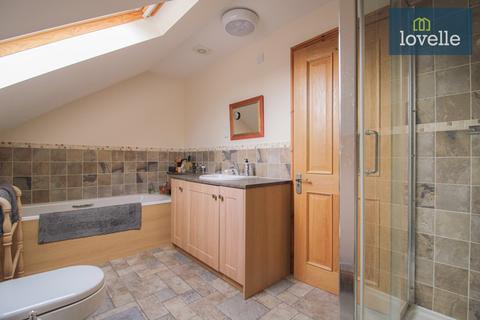 15 Grove Lane, Waltham, Grimsby, DN37 0HD