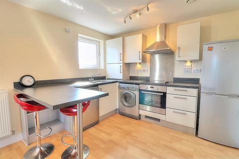 1 bedroom flat for sale, Hut Farm Place, Chandlers Ford, Hampshire