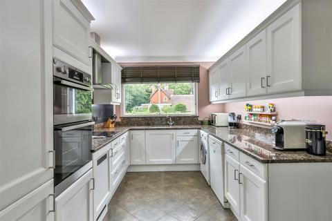 3 bedroom flat for sale, Alington Road, Evening Hill